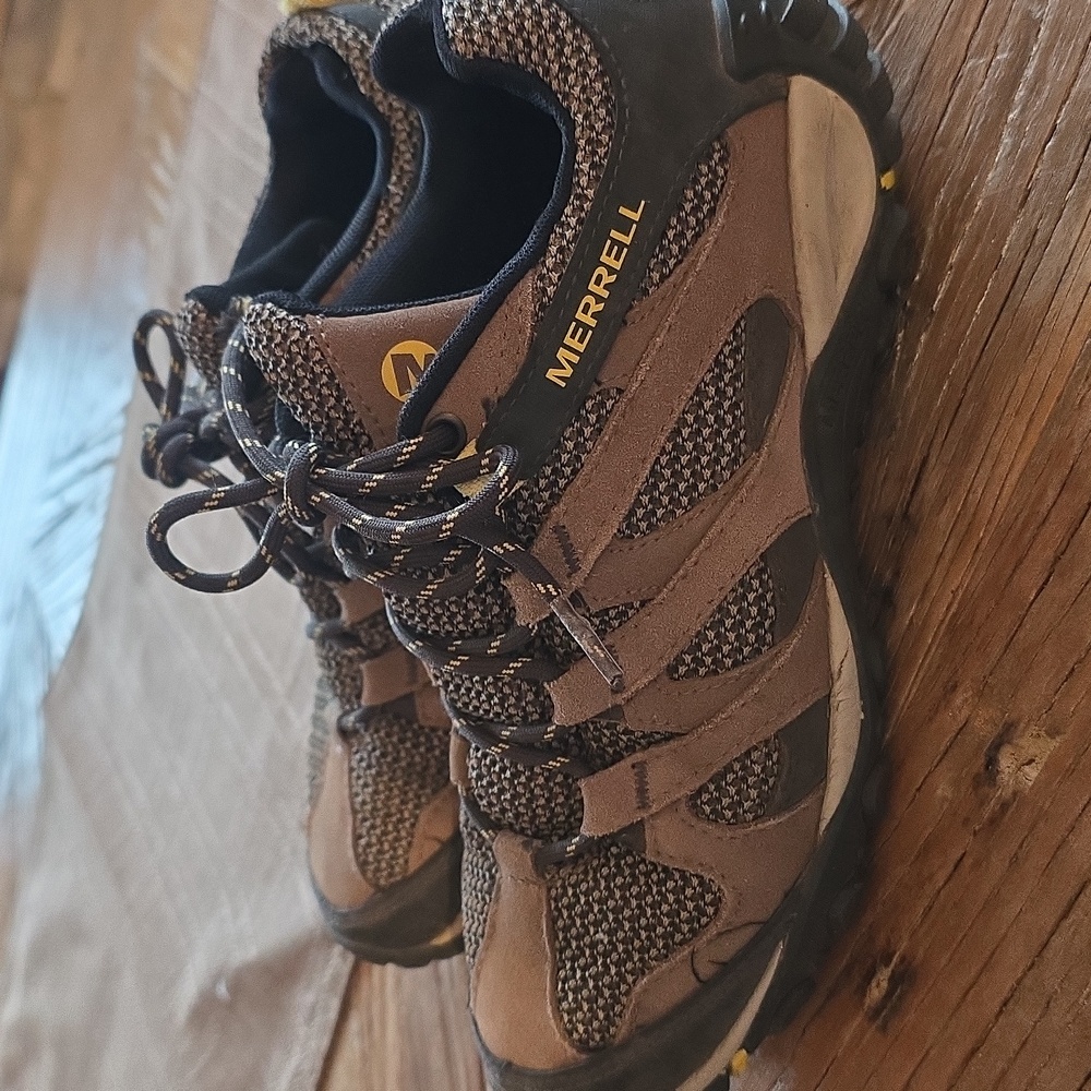 MERRELL hiking walking shoes 7.5